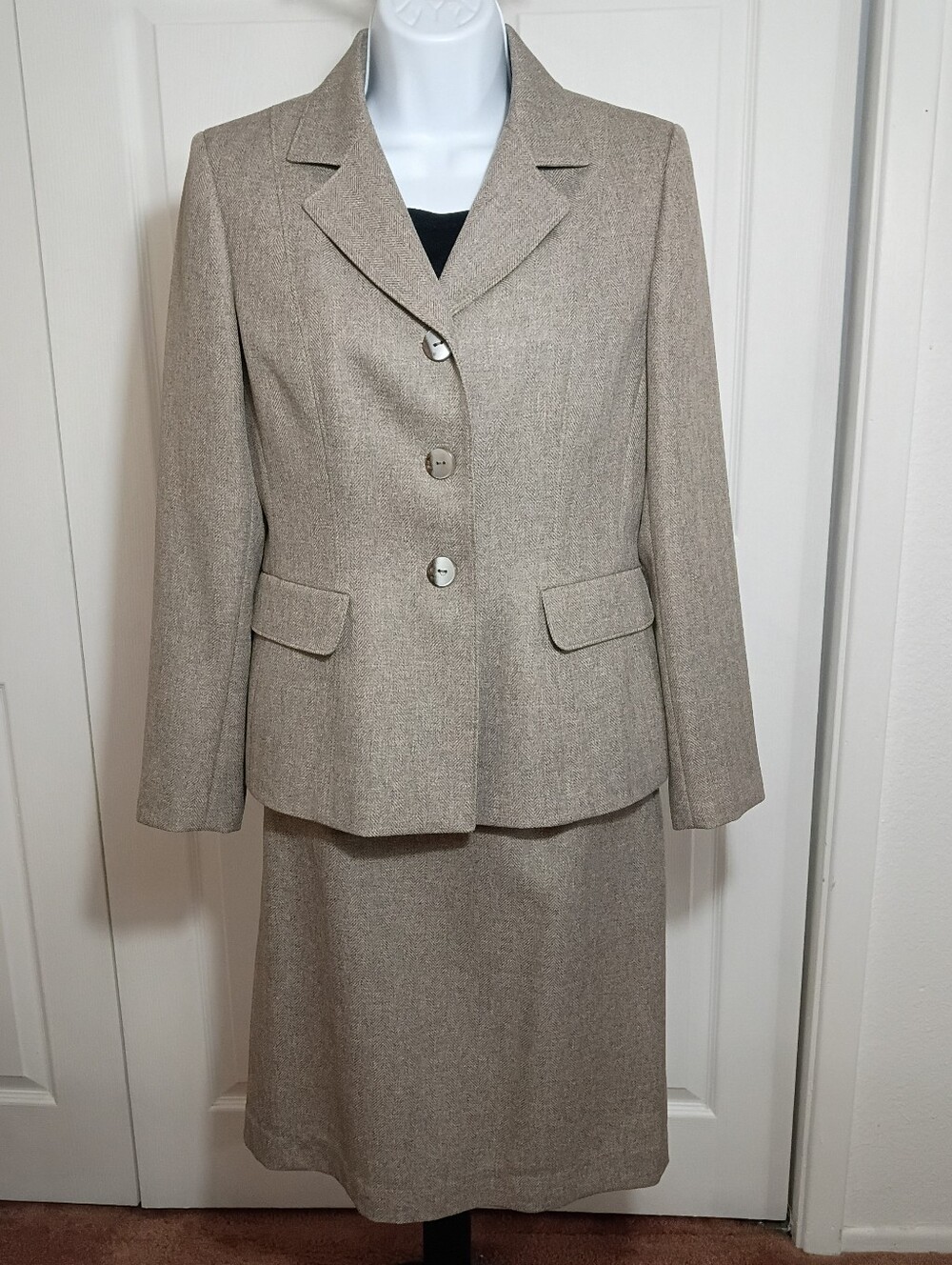 Le Suit Petite 6 Skirt Suit Set - 3 Button Accent Blazer & Skirt - Picture 6 of 15